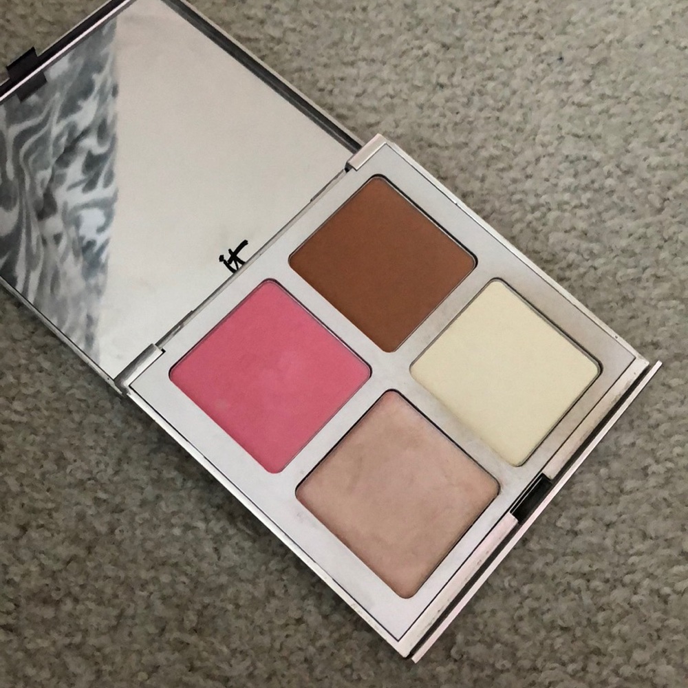 It Cosmetics AWARD-WINNING MUST-HAVES PALETTE